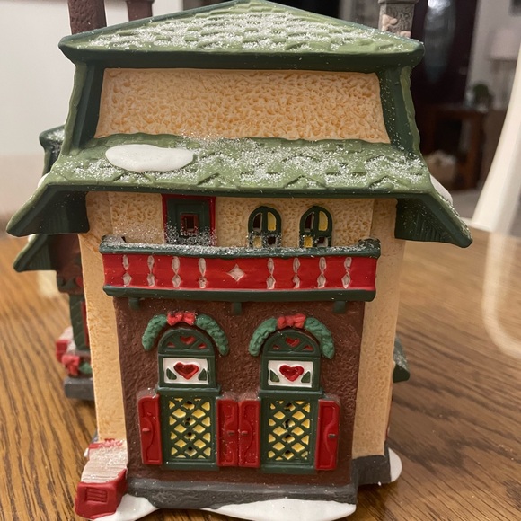 Dept 56 North Pole - Elfie's Sleds & Skates 1992 Retired #5625-1 - Picture 4 of 7